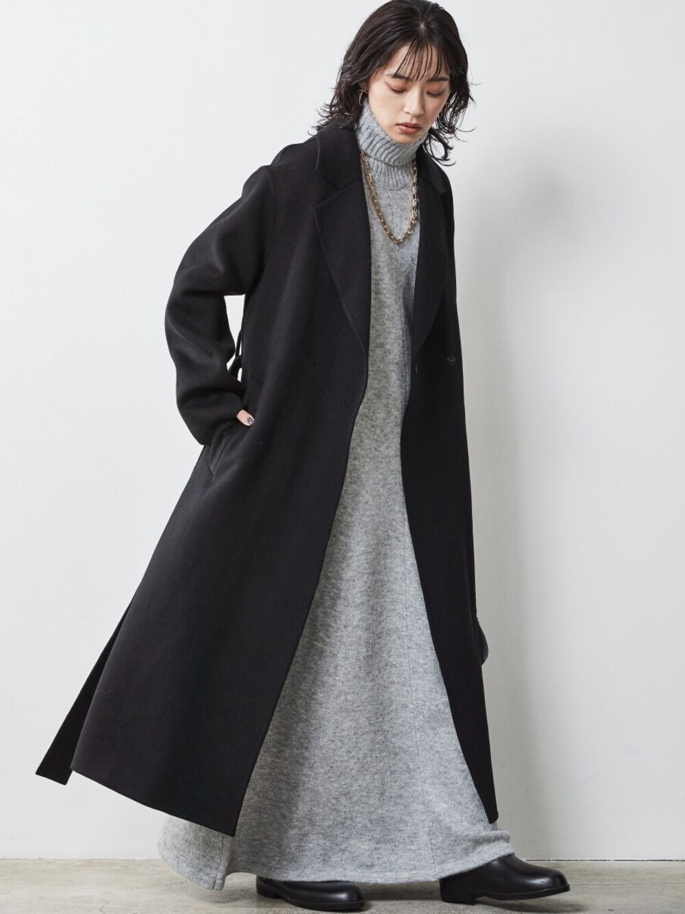 「大きいサイズレディースファッション、モデル、レギュラー、CHIC STYLE」｜「CHIC STYLEの大きいサイズリバー仕立てテーラードロングコートシックスタイル（その他アウター、ブラウン系）」を使った、nissen Smile Modelsさん（レディース・163cm）の秋コーディネートの1枚目の写真