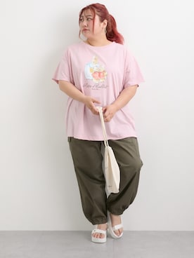 「nissen（ニッセン）の大きいサイズ デザインカーゴパンツ（ゆったりヒップ）（パンツ、グリーン系）」を使った、nissen Smile Modelsさん（レディース・158cm）の夏コーディネート