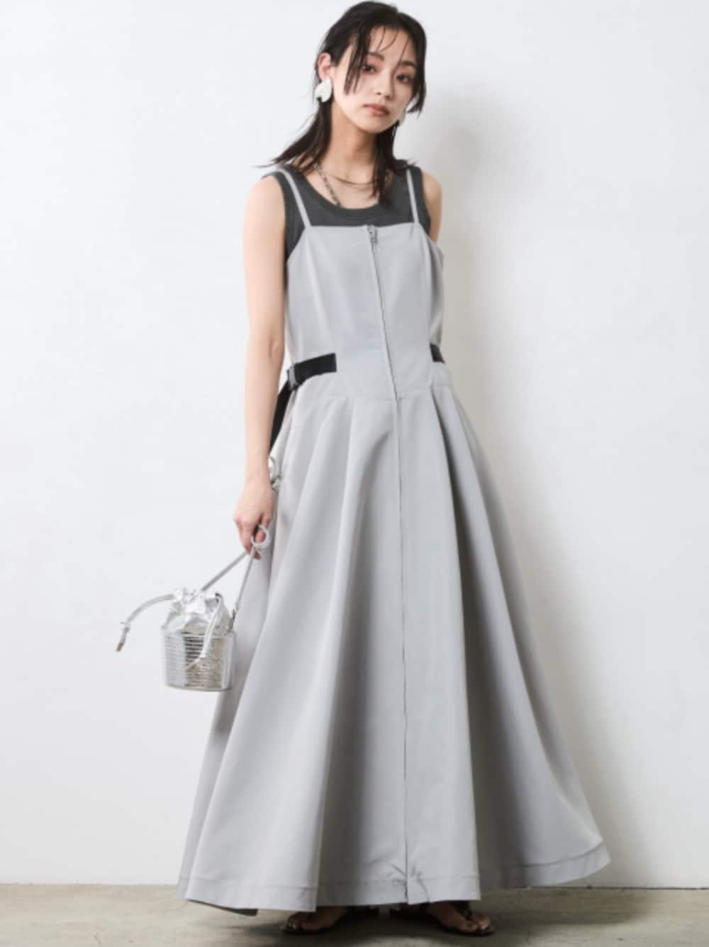 「大きいサイズレディースファッション、モデル、レギュラー、夏コーデ、きれいめカジュアル、CHIC STYLE、Gray、Monotone、Layered」｜「CHIC STYLEのテレコタンクトップ＜大きいサイズ有＞シックスタイル（キャミソール、グレー系）」を使った、nissen Smile Modelsさん（レディース・163cm）の春コーディネートの1枚目の写真