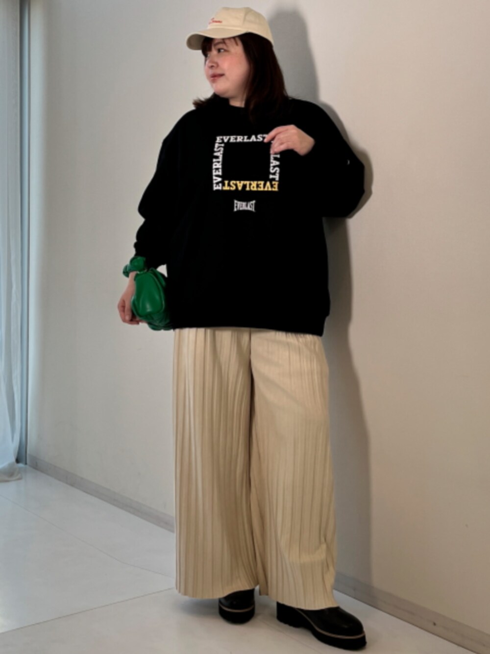 「大きいサイズレディースファッション、モデル、ぽっちゃり、冬コーデ、Smile Land、150cm台コーデ」｜「nissenの【ゆったり幅広】厚底サイドゴアブーツ（低反発中敷）（ワイズ４Ｅ）（ブーツ、ブラック系）」を使った、nissen Smile Modelsさん（レディース・158cm）の冬コーディネートの1枚目の写真