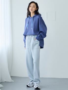 「レギュラー」｜「アイテム（スウェットパンツ）」を使った、nissen Smile Modelsさん（レディース・165cm）の冬コーディネート