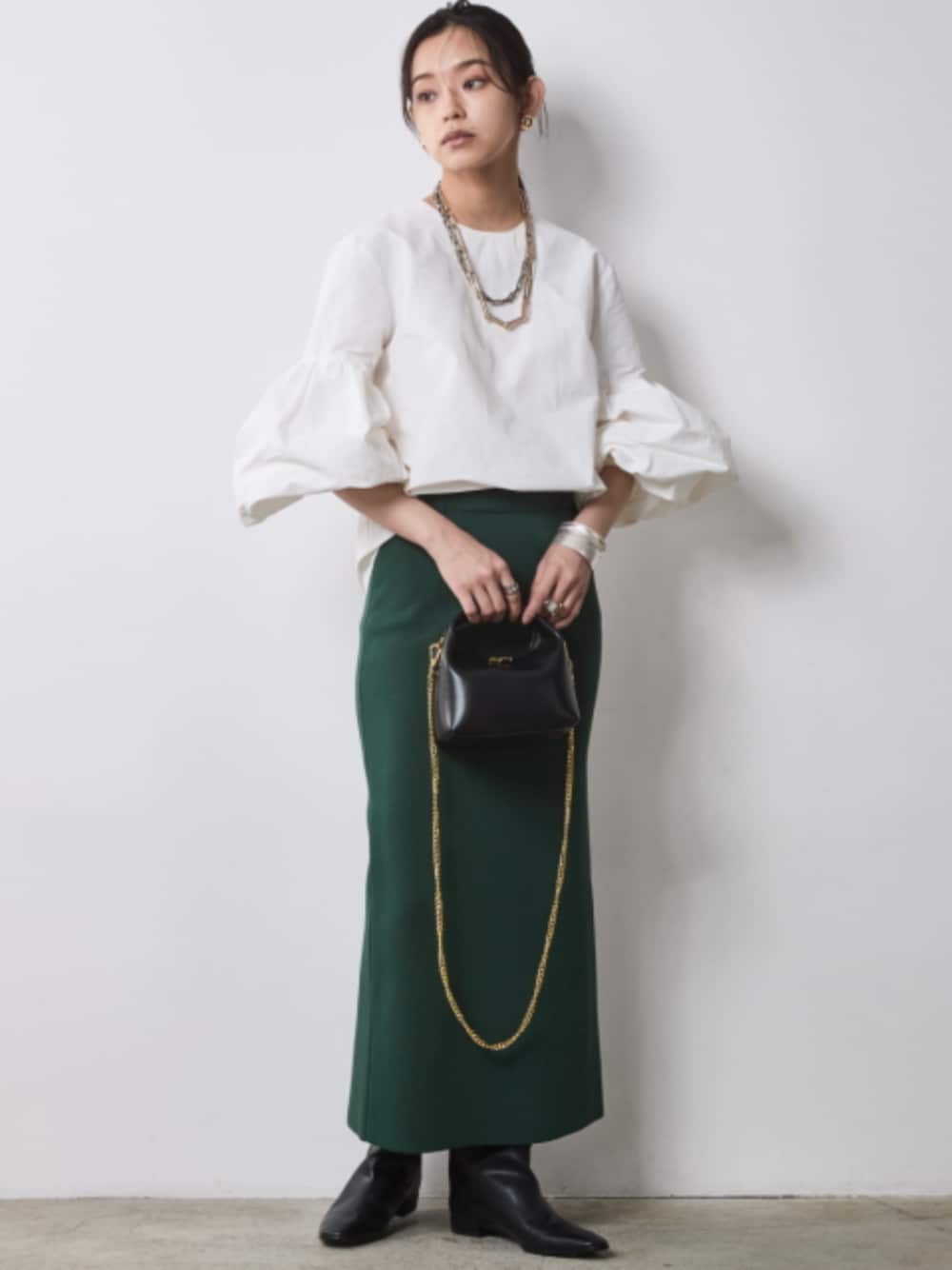 「大きいサイズレディースファッション、モデル、レギュラー、秋コーデ、きれいめカジュアル、CHIC STYLE、White、Shirt」｜「CHIC STYLEのボリュームスリーブブラウス＜大きいサイズ有＞シックスタイル（シャツ/ブラウス、ホワイト系）」を使った、nissen Smile Modelsさん（レディース・163cm）の夏コーディネートの1枚目の写真