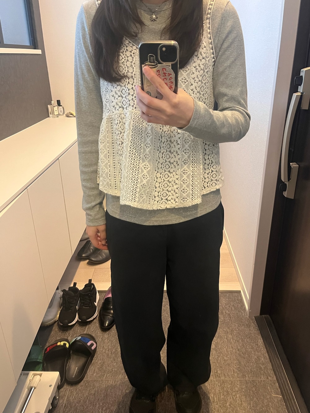 「ユニクロ、ジャージーバレルレッグパンツ、UNIQLO、チュニック、パンツスタイル、スニーカー、カジュアル、春、春めき満開コーデ、春コーデ、おしゃれさんと繋がりたい、レイヤードスタイル」｜「UNIQLOのアイテム（パンツ、ブルー系）」を使った、🌷さん（レディース・160cm）の春コーディネートの1枚目の写真