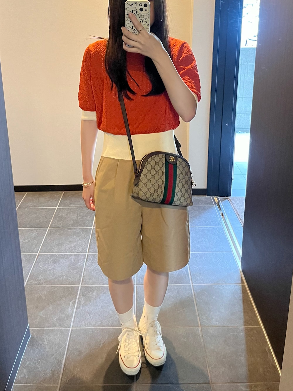 「休日スタイル、オトナカジュアル、ハーフパンツ、オレンジ、ラクチンコーデ、夏服、おしゃれさんと繋がりたい、カジュアルガーリー、スニーカーコーデ、夏コーデ」｜「BONLECILLの【アンサンブル対応】リンガー配色 レース編みニットプルオーバー（ニット/セーター、オレンジ系）」を使った、🌷さん（レディース・160cm）の夏コーディネートの1枚目の写真