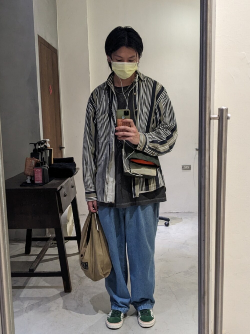 「復古、ootd、街頭穿搭、古着MIX」｜「niko and...のアイテム（デニムパンツ、ブルー系）」を使った、Gin9さん（メンズ・174cm）の春コーディネートの1枚目の写真