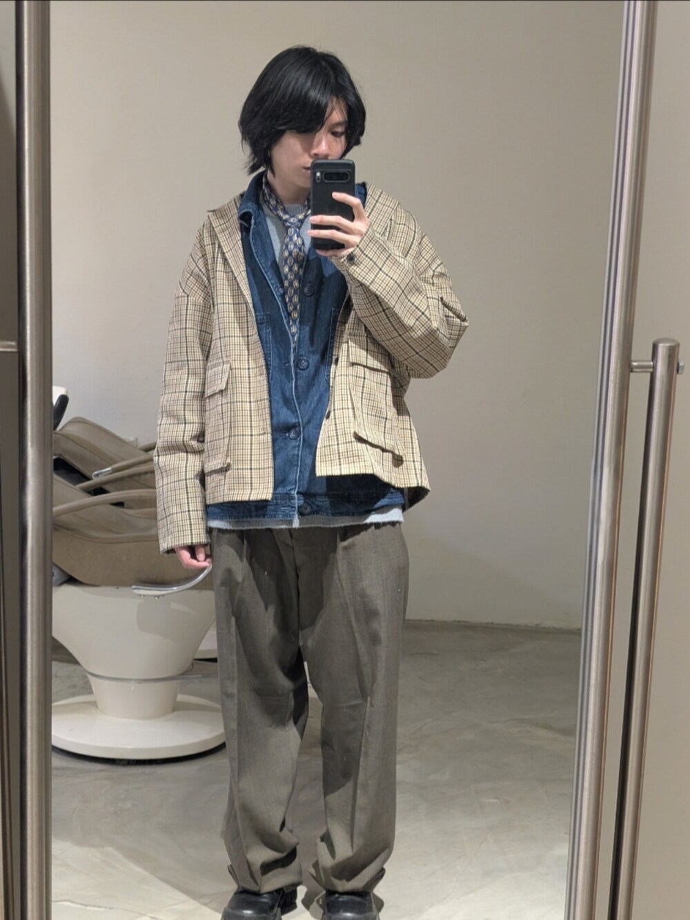 「GUのアイテム（テーラードジャケット、ゴールド系）」を使った、Gin9さん（メンズ・174cm）の冬コーディネートの1枚目の写真