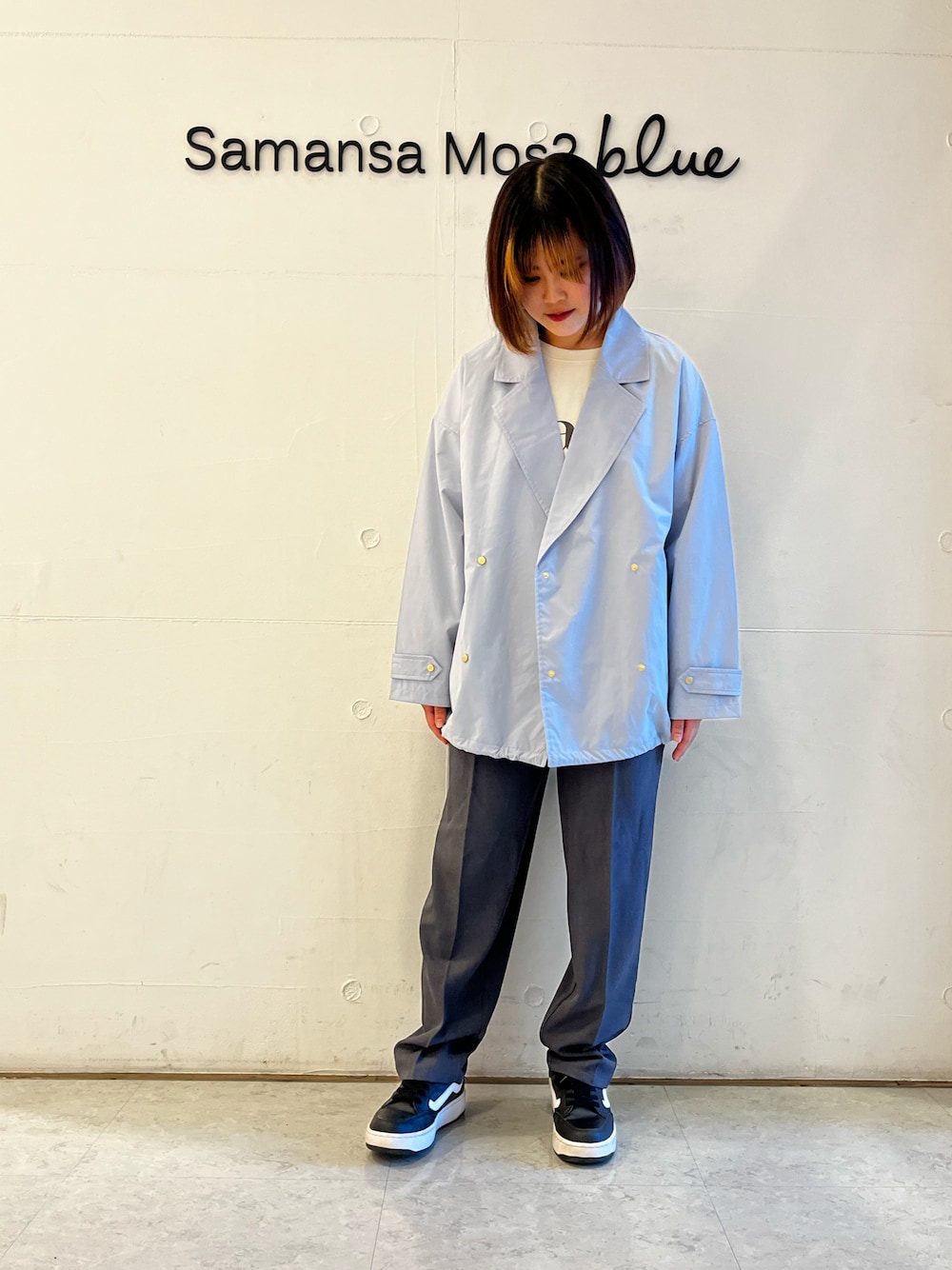 「春服、低身長コーデ、パンツスタイル、Samansa Mos2 blue」｜「Samansa Mos2 blueのマルチスタイルテーパードパンツ（その他パンツ、グレー系）」を使った、miiさん（レディース・152cm）の春コーディネートの1枚目の写真