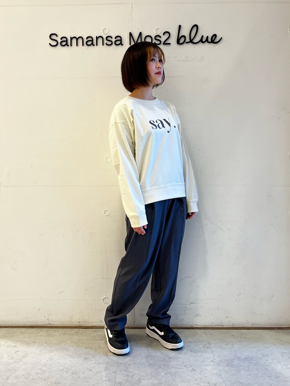 「春服コーデ、パンツスタイル、低身長コーデ、シンプルコーデ、Samansa Mos2 blue」｜「Samansa Mos2 blueのマルチスタイルテーパードパンツ（その他パンツ、グレー系）」を使った、miiさん（レディース・152cm）の春コーディネートの1枚目の写真