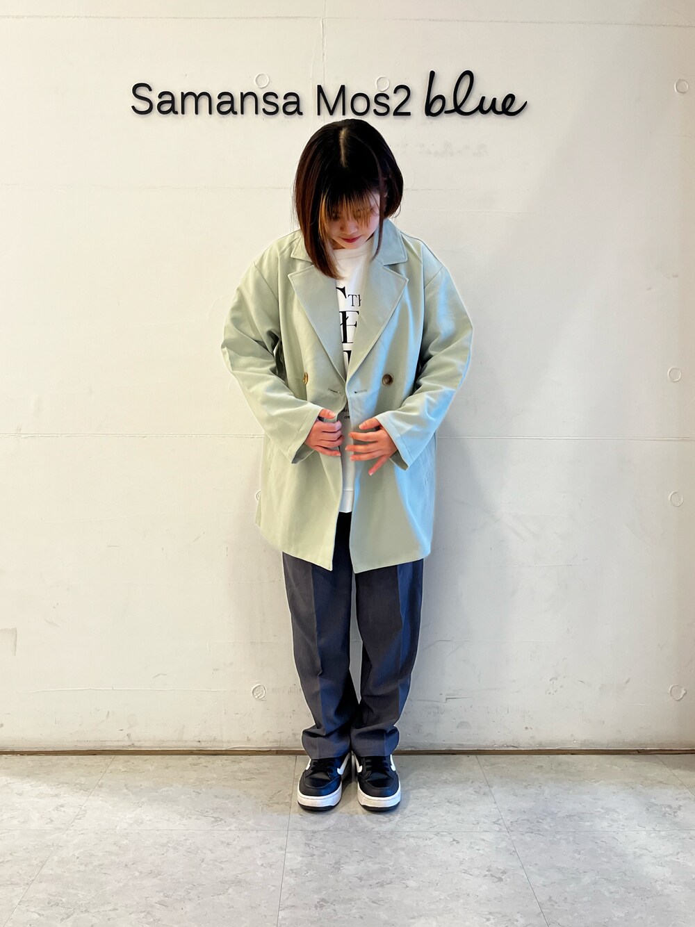 「春服コーデ、低身長コーデ、Samansa Mos2 blue、パンツスタイル」｜「Samansa Mos2 blueのマルチスタイルテーパードパンツ（その他パンツ、グレー系）」を使った、miiさん（レディース・152cm）の春コーディネートの1枚目の写真