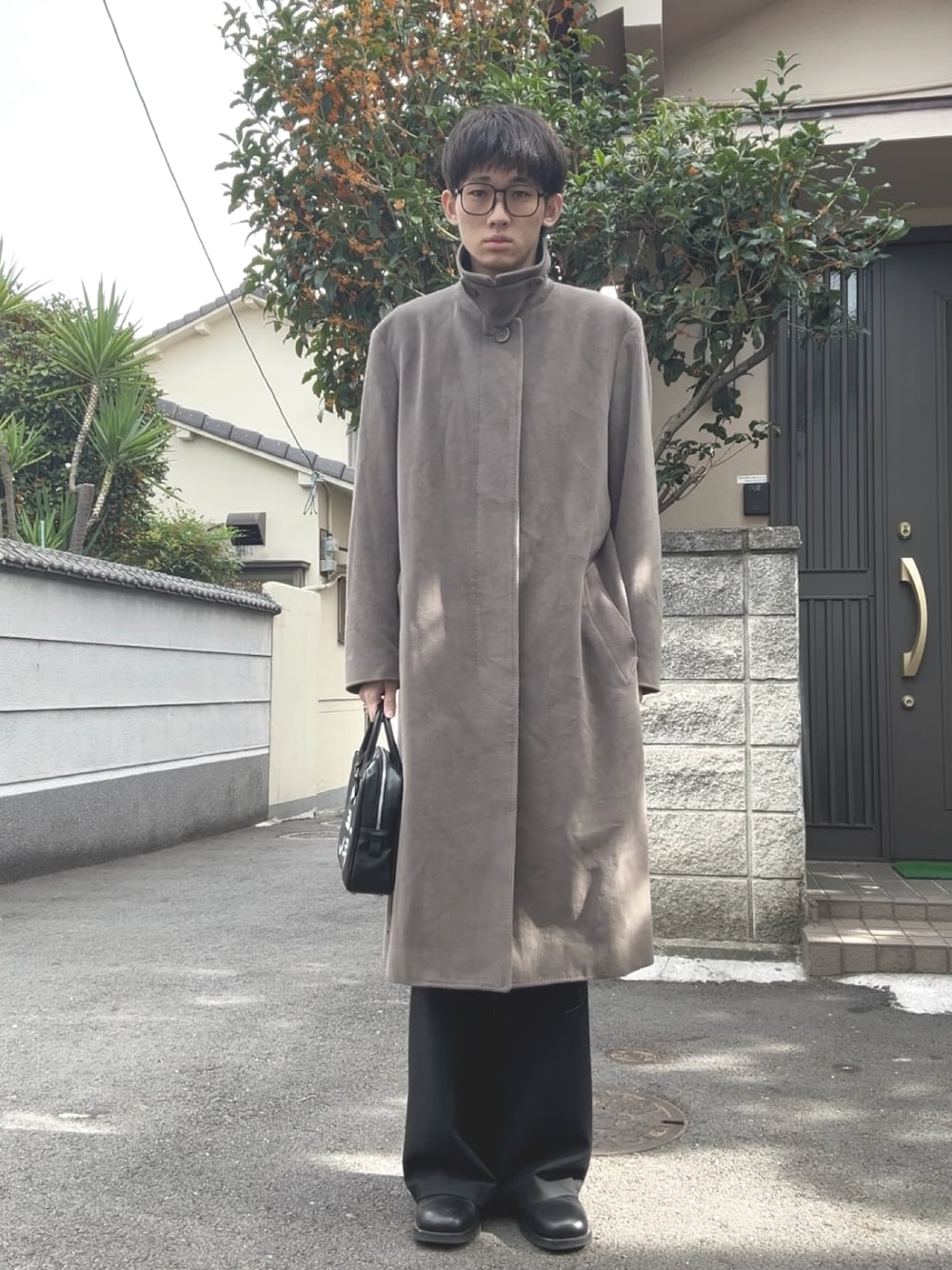 ISSEY MIYAKEのステンカラーコートを使った人気ファッション