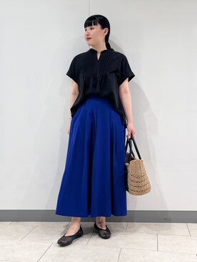 「INDIVI（インディヴィ）の【撥水／UVケア／SETUP可能】軽量タックスキッパーブラウス（シャツ/ブラウス、ブラック系）」を使った、hasuさん（レディース・158cm）の春コーディネート