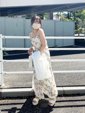 「スリット」｜「アイテム（マウンテンパーカー）」を使った、risapi🐰（骨格ウェーブ）さん（レディース・157cm）の春コーディネート