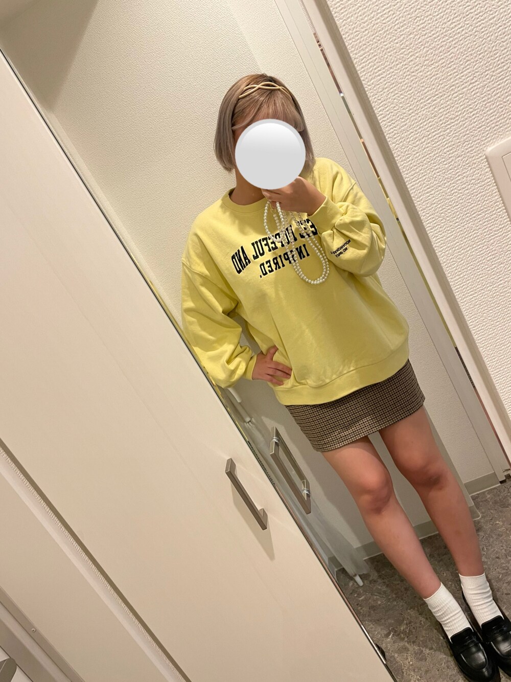 「トレーナー、おんなのこコーデ、秋のコーデ、イエロー、黄色、ラブアンドピース2021」｜「Heatherのセルフィーウラケアソートロゴスウェット　236936（スウェット、イエロー系）」を使った、keychan☺︎さん（レディース・156cm）の秋コーディネートの1枚目の写真
