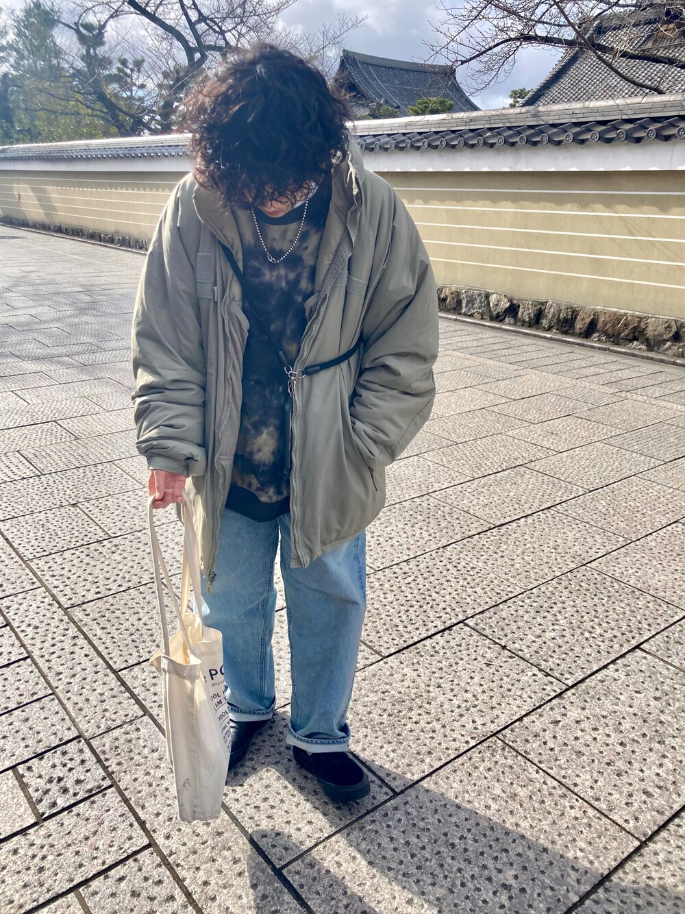 「冬コーデ、ミリタリー、ストリート」｜「JOURNAL STANDARDの【WEB限定】Tie Dye ビッグシルエット クルーネック スウェット [ユニセックス対応]（スウェット、グリーン系）」を使った、もりさん（レディース・159cm）の冬コーディネートの1枚目の写真