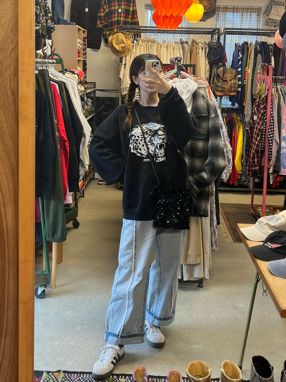 「古着MIX、スウェット、スウェットコーデ、culturehouse pao、今日のコーデ、秋コーデ」｜「LOWRYS FARMのアイテム（デニムパンツ、ブルー系）」を使った、soraさん（レディース・163cm）の秋コーディネートの1枚目の写真