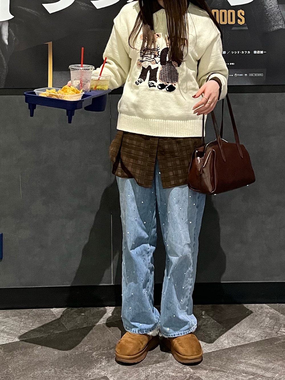「映画、春コーデ、冬コーデ、デートコーデ、カジュアルコーデ、ニット、レイヤードスタイル」｜「NICE CLAUPのアイテム（デニムパンツ、ブルー系）」を使った、soraさん（骨格ウェーブ・レディース・163cm）の冬コーディネートの1枚目の写真