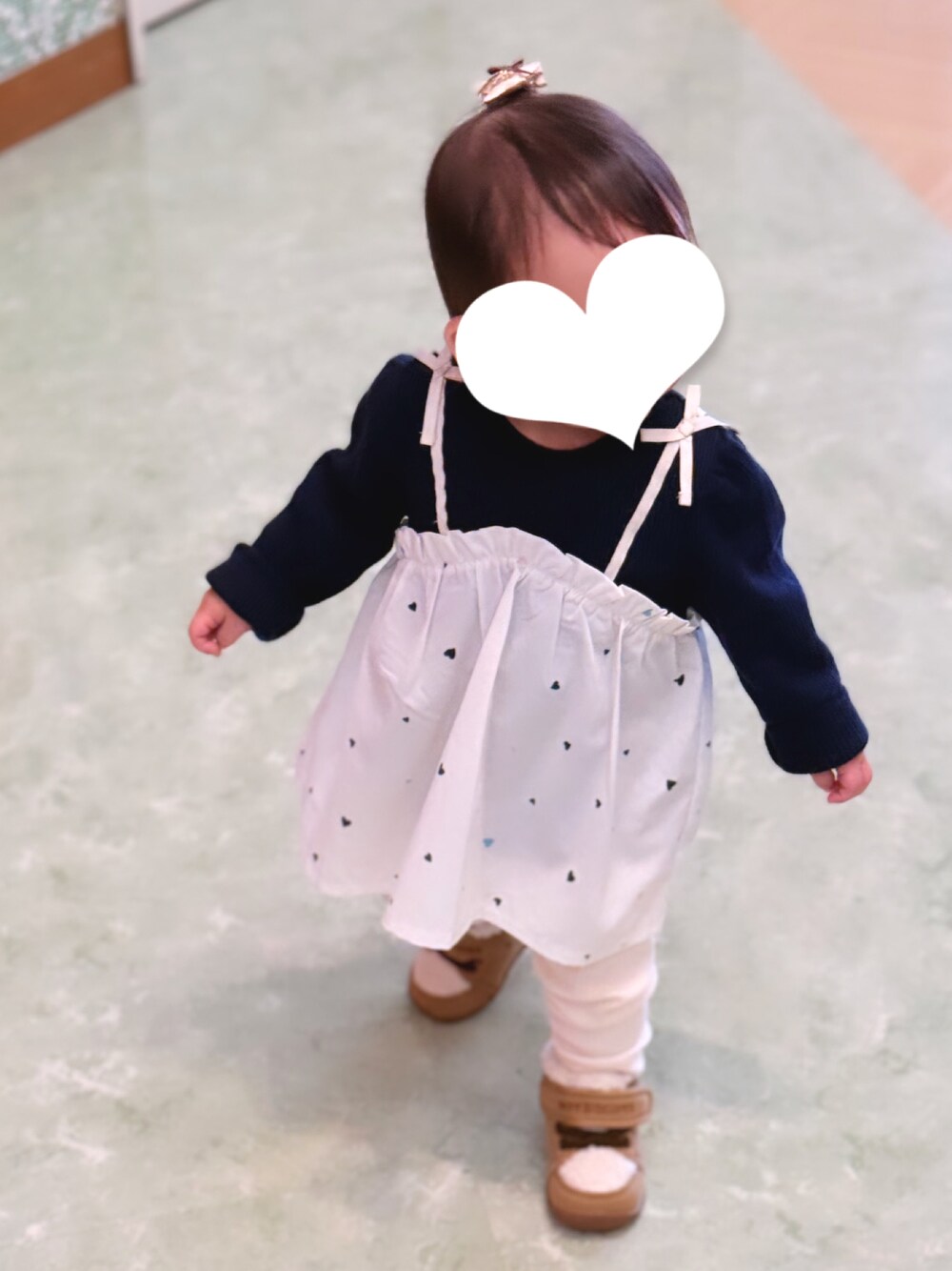 「apres les coursのワッフルドッキングフレアTシャツ（Tシャツ/カットソー、ブルー系）」を使った、りっちゃんさん（キッズ・70cm）の秋コーディネートの1枚目の写真