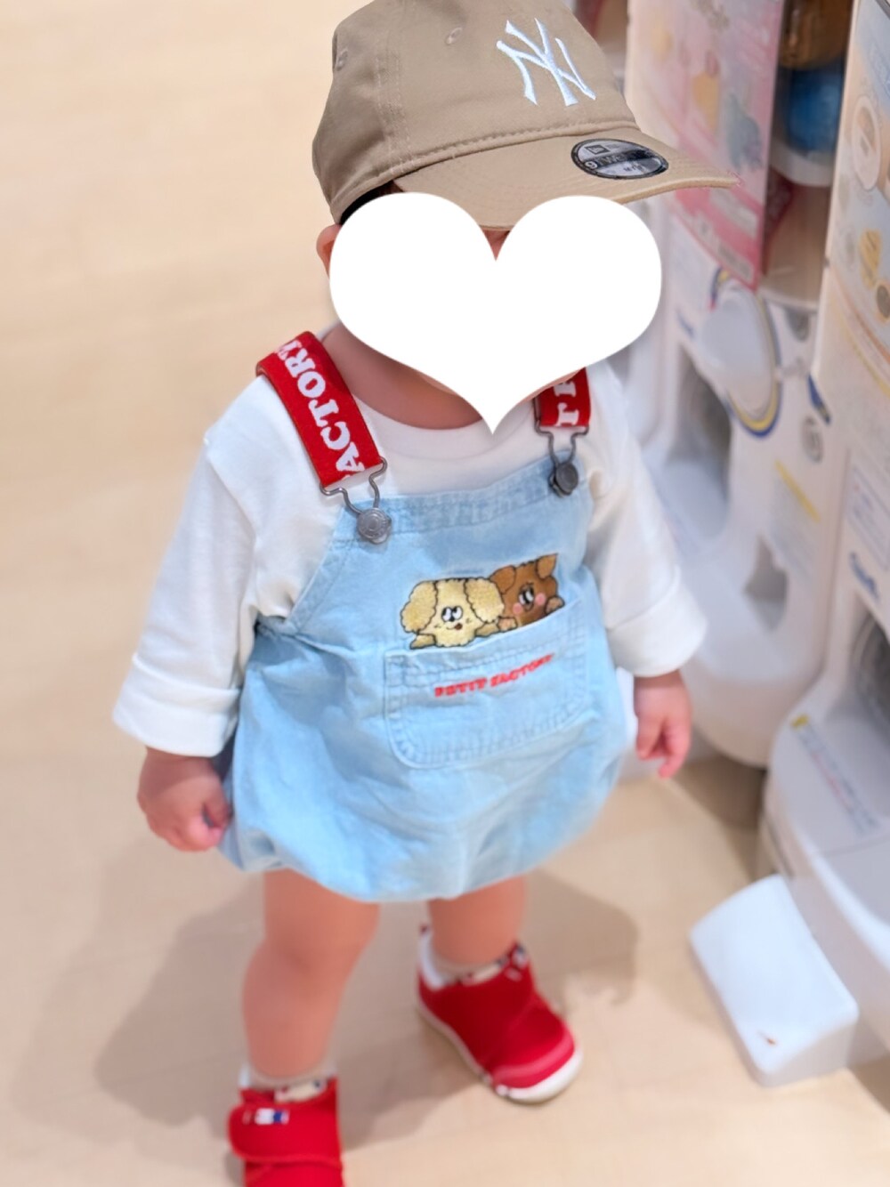 「Birthdayのアイテム（サロペット/オーバーオール、ブルー系）」を使った、りっちゃんさん（キッズ・70cm）の秋コーディネートの1枚目の写真