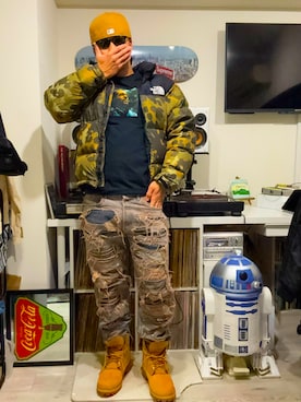 「Supreme （シュプリーム）のアイテム（Tシャツ/カットソー、ブラック系）」を使った、lowrellさん（メンズ・165cm）の春コーディネート