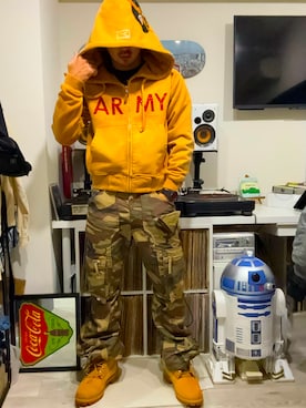 「MLVINCEのアイテム（パーカー、ベージュ系）」を使った、lowrellさん（メンズ・165cm）の春コーディネート