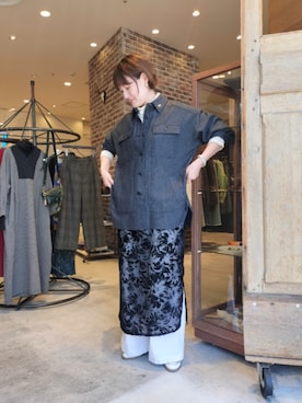 「アイテム（ブローチ/コサージュ）」を使った、komukai.さん（レディース・166cm）の冬コーディネート