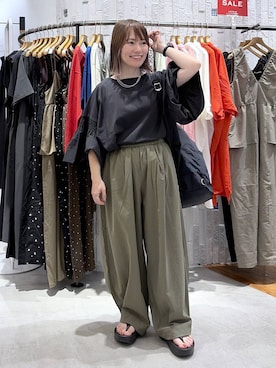 「LEPSIM（レプシィム）の異素材フリルBIGT　242843（Tシャツ/カットソー、ブラック系）」を使った、kayoさん（レディース・148cm）の夏コーディネート