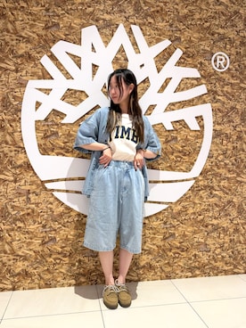 「Timberland（ティンバーランド）の【TOKYO DESIGN COLLECTIVE】半袖 TIMBS Tシャツ ユニセックス（Tシャツ/カットソー、ホワイト系）」を使った、玲奈(Rena)さん（レディース・161cm）の春コーディネート