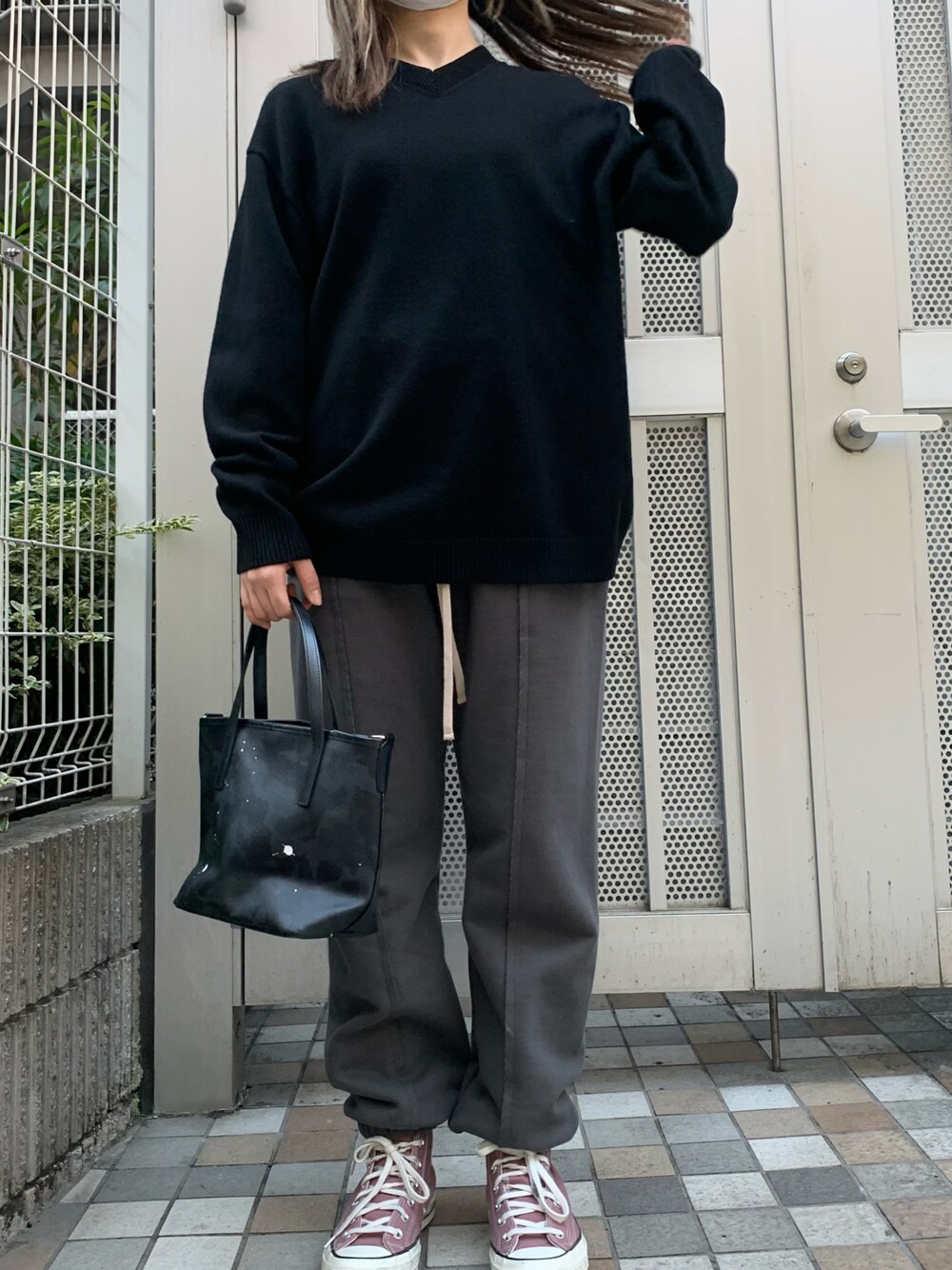 「ファッションの力を信じよう、B2nd、B2nd名古屋、スウェットパンツ、ラクチンコーデ、モノトーン、ワントーンコーデ、ラフ、オトナカジュアル、大人コーデ」｜「LUSORのLUSOR（ルーソル）SEAM SWT PT/スウェットパンツ（スウェットパンツ、グレー系）」を使った、ayakaさん（レディース・160cm）の冬コーディネートの1枚目の写真