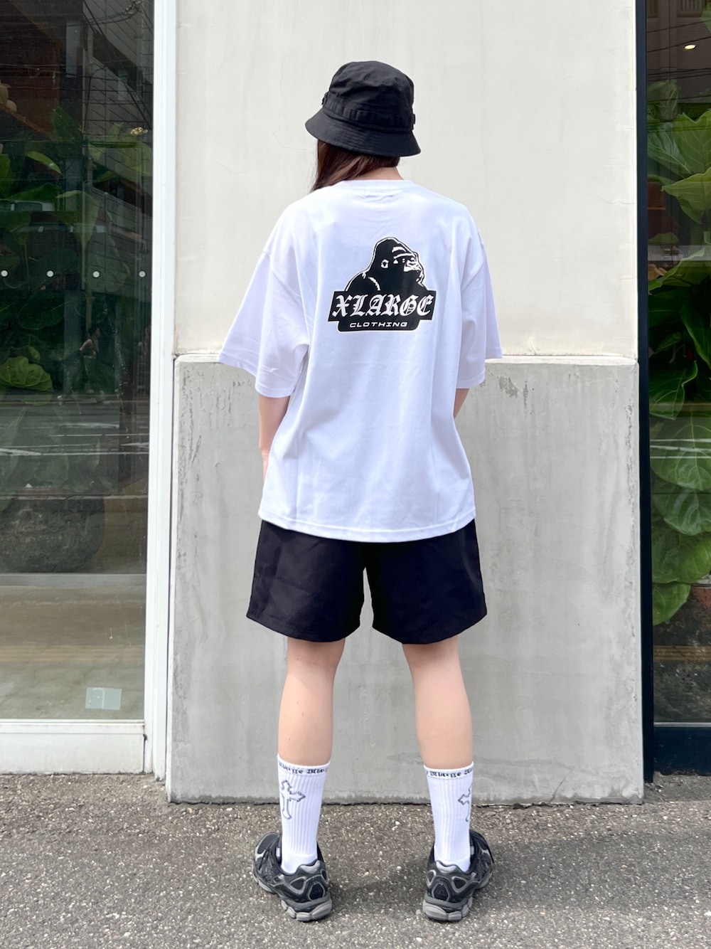 「ハット、Tシャツ、パンツスタイル、ショートパンツ、夏コーデ、フェススタイル、ブラック、ホワイト、ootd、outfit」｜「XLARGEのRIPSTOP MILITARY HAT（ハット、ブラック系）」を使った、Hinakoさん（レディース・165cm）の夏コーディネートの1枚目の写真