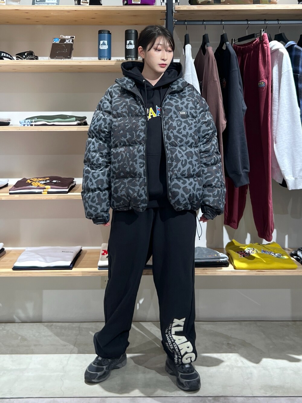 「ダウンジャケット、アウター、ジャケット、パーカー、スウェット、スウェットパンツ、冬コーデ、MA-1」｜「XLARGEのDOWN JACKET（ダウンジャケット/コート、その他）」を使った、Hinakoさん（レディース・165cm）の冬コーディネートの1枚目の写真