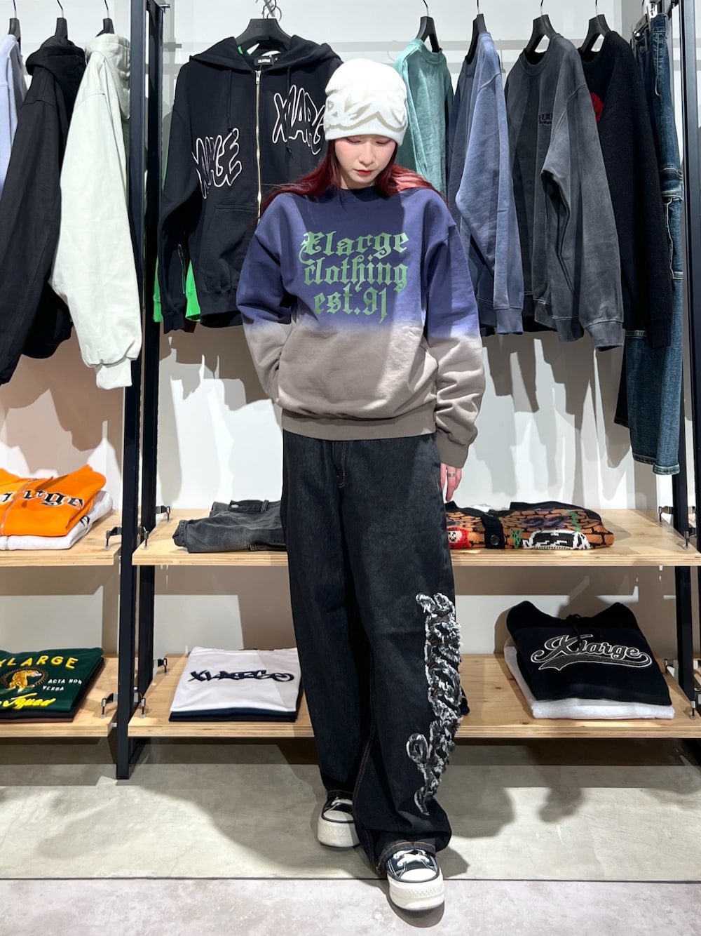 「デニム、スウェット、パンツスタイル、デニムパンツ、カラーコーデ、ニット帽、ootd、トレーナー、春、今日のコーデ、ラフ」｜「XLARGEのXL TAGGING SINGLE BEANIE（ニットキャップ/ビーニー、ホワイト系）」を使った、Hinakoさん（レディース・165cm）の冬コーディネートの1枚目の写真
