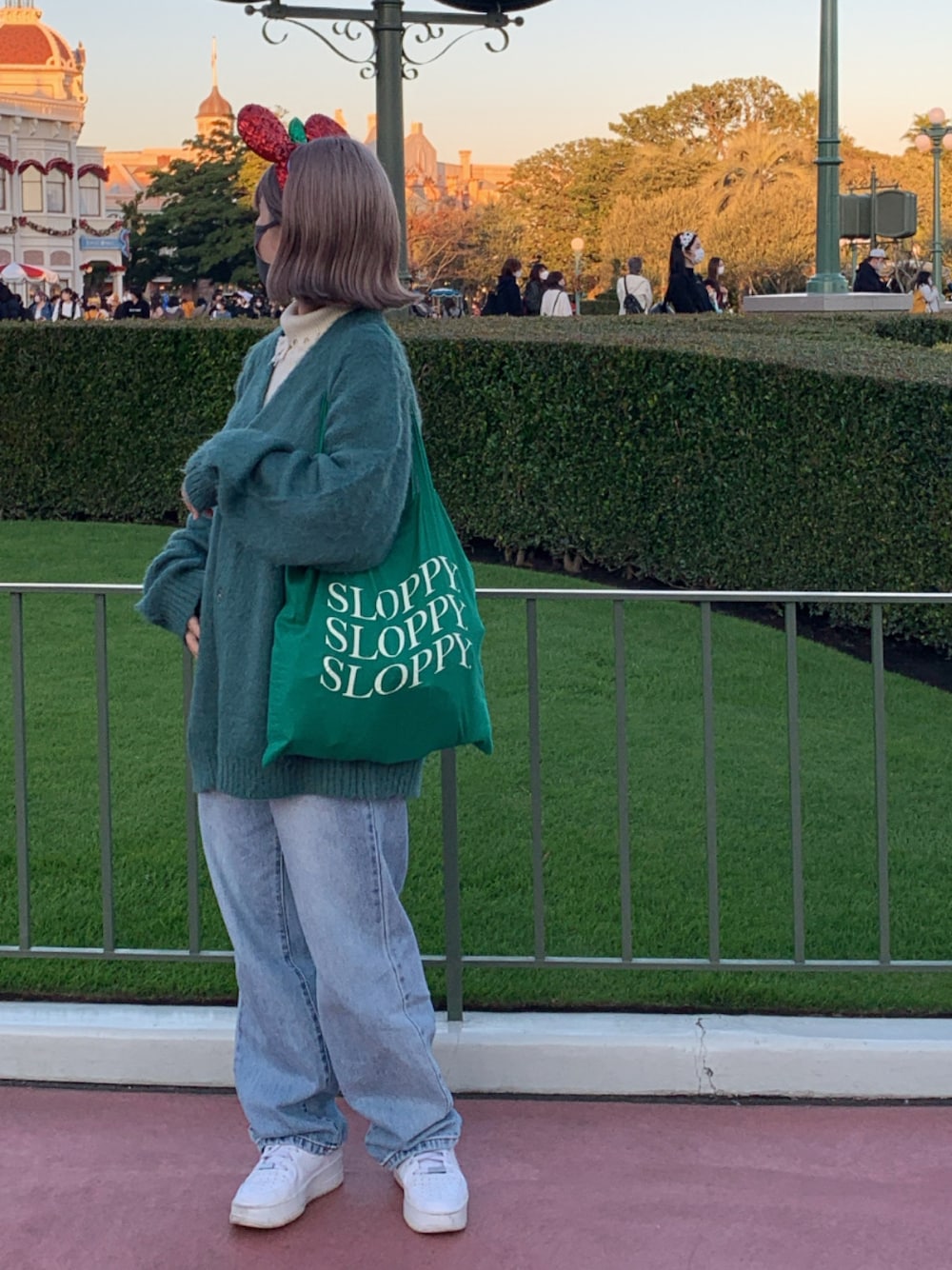 「おしゃれさんと繋がりたい、パンツスタイル、WHO’S WHO gallery、モヘアカーディガン」｜「NIKEのNIKE ナイキ エア フォース 1 セージ LOW / NIKE AIR FORCE 1 SAGE LOW (AF1) ar5339-100【SP】（スニーカー、ホワイト系）」を使った、kotogramさん（レディース・155cm）の秋コーディネートの1枚目の写真