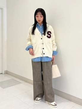 「シップス」｜「アイテム（スラックス）」を使った、庭田さん（レディース・155cm）の冬コーディネート