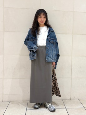 「Levi's」｜「アイテム（スカート）」を使った、庭田さん（レディース・155cm）の秋コーディネート