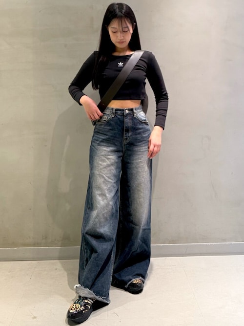 エッセンシャルズ リブ クロップ 長袖Tシャツ / ロンT / アディダス