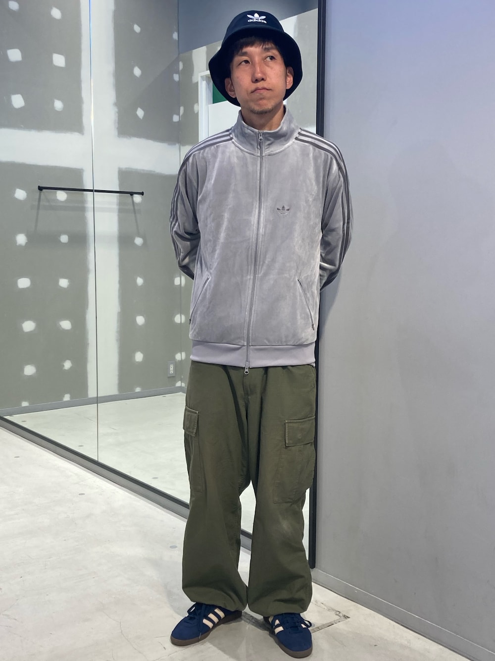 adidas グレー トラックジャケット　ベロア生地 アディダス ベロア トラックジャケット - グレー | アディダス