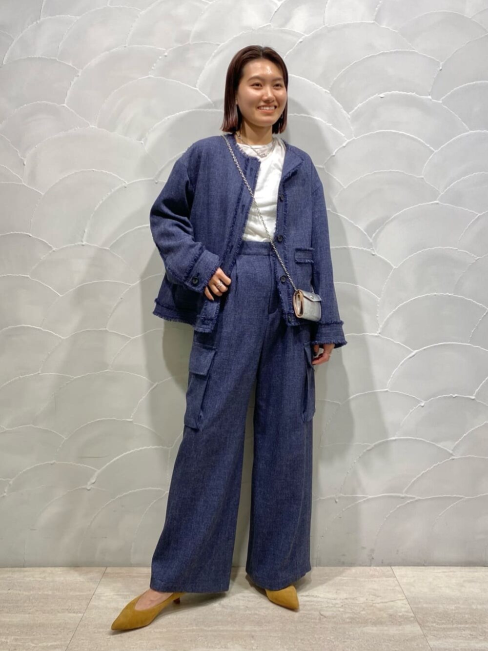 「ベーシック/トラッド、Pumps styling、Pants style、モード、トレンド、リラックススタイル、ビジネススタイル、フォーマル、春服、セレモニー、入学式、入園式、Odette e Odile、春コーデ」｜「SSILの＜SSIL＞Tied X Chain B（ブレスレット、シルバー系）」を使った、中井　オデット エ オディール スタッフさん（レディース・159cm）の春コーディネートの1枚目の写真