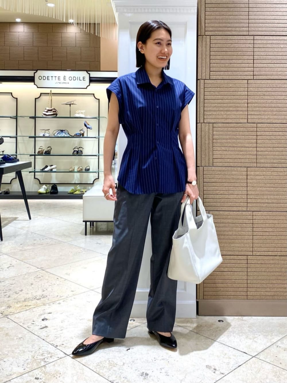 「ベーシック/トラッド、Pumps styling、Flat shoes styling、Pants style、モード、リラックス、ビジネス、フォーマル、セレモニー、トートバッグ、夏服、夏コーデ、ODETTE E ODILE」｜「ODETTE E ODILEのポインテッド フラット15↓↑（パンプス、その他）」を使った、中井　オデット エ オディール スタッフさん（レディース・158cm）の夏コーディネートの1枚目の写真