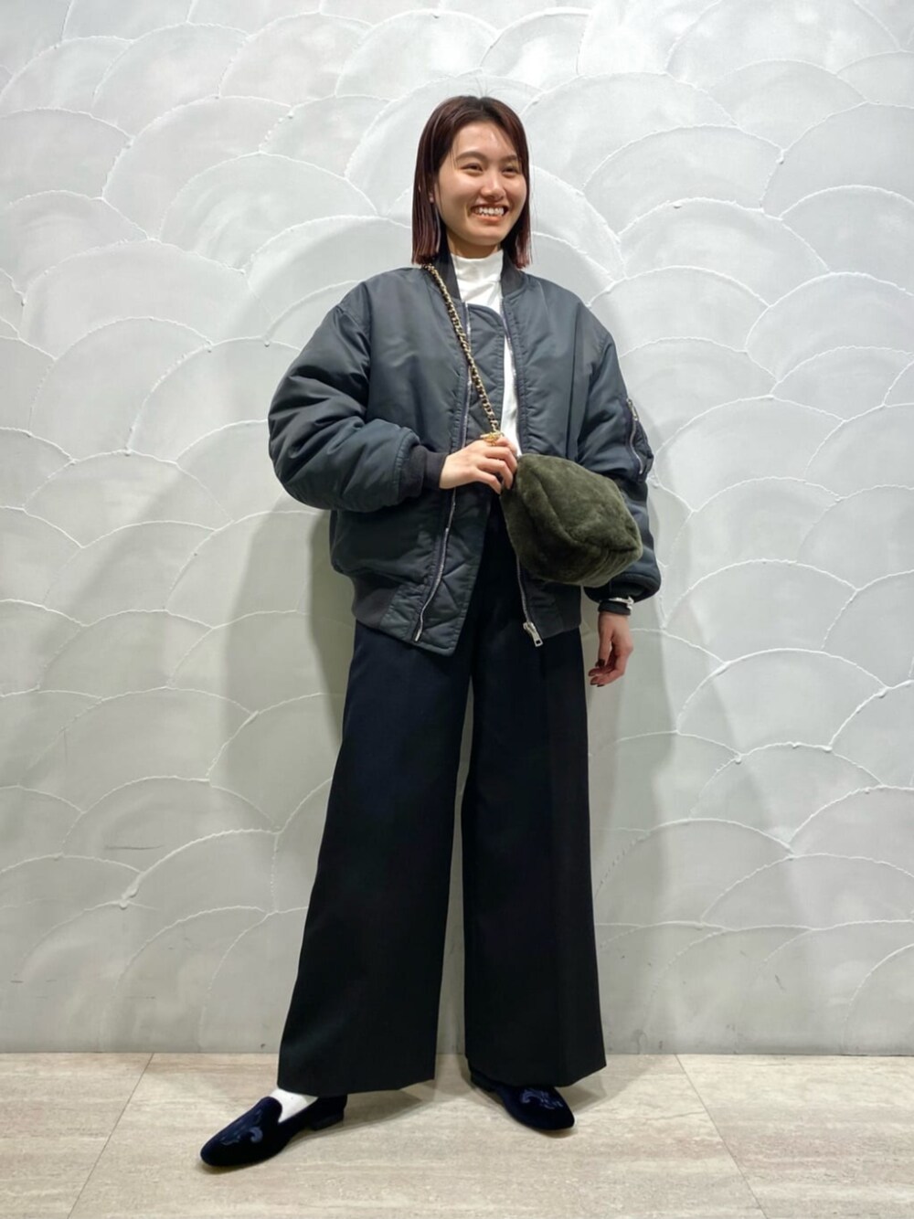 「ベーシック/トラッド、Flat shoes styling、Pants style、トレンド、リラックススタイル、冬服、冬コーデ、Odette e Odile」｜「CXCの＜CXC＞RECTANGLE  BRACELET（ブレスレット、シルバー系）」を使った、中井　オデット エ オディール スタッフさん（レディース・159cm）の冬コーディネートの1枚目の写真