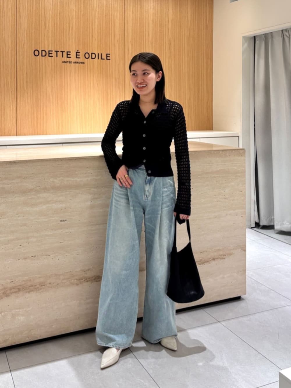 「ベーシック/トラッド、Flat shoes styling、リラックススタイル、晴雨兼用シューズ、Odette e Odile、春コーデ」｜「ODETTE E ODILEのR ポインテッドモカ フラット20◎↓↑（パンプス、ベージュ系）」を使った、中井　オデット エ オディール スタッフさん（レディース・159cm）の春コーディネートの1枚目の写真