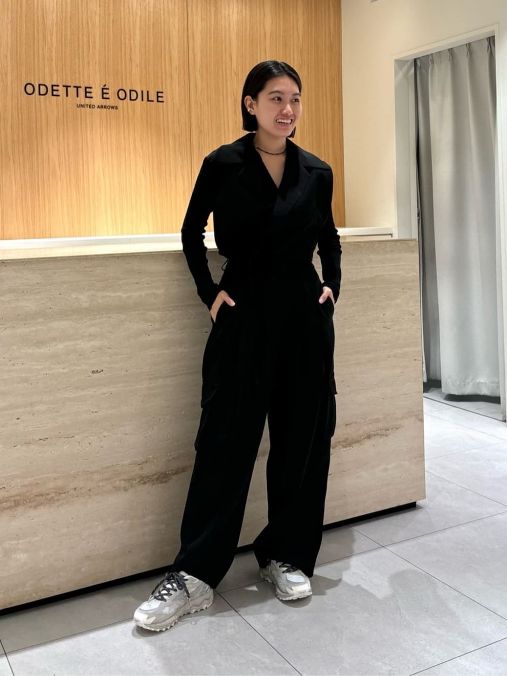 「ベーシック/トラッド、Flat shoes styling、Pants style、スニーカー、モード、トレンド、リラックス、アウトドア、トラベル、秋服、秋コーデ、ODETTE E ODILE」｜「MIZUNOの＜MIZUNO＞WAVE MUJIN TL（スニーカー、グレー系）」を使った、中井　オデット エ オディール スタッフさん（レディース・158cm）の秋コーディネートの1枚目の写真