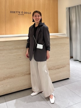 「アイテム（カードケース）」を使った、中井　オデット エ オディール スタッフさん（レディース・159cm）の春コーディネート