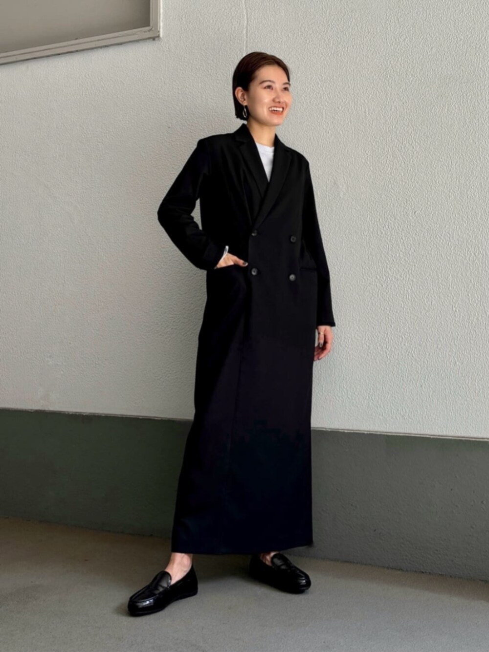 「ベーシック/トラッド、Flat shoes styling、Skirt style、ワンピース、リラックススタイル、フェミニン、ビジネススタイル、トラベル /リゾート、UAHOLIDAYS、春服、冬服、旅行、冬コーデ、Odette e Odile、春コーデ」｜「ODETTE E ODILEのインナーフェイクファーモカ フラット10↑（モカシン/デッキシューズ、ブラック系）」を使った、中井　オデット エ オディール スタッフさん（レディース・159cm）の冬コーディネートの1枚目の写真