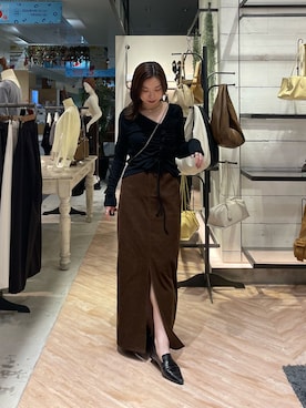 「CAPRICIEUX LE'MAGE（カプリシューレマージュ）のアシメネックフリルドロストT（Tシャツ/カットソー、ブラック系）」を使った、aya_lemageさん（レディース・158cm）の秋コーディネート