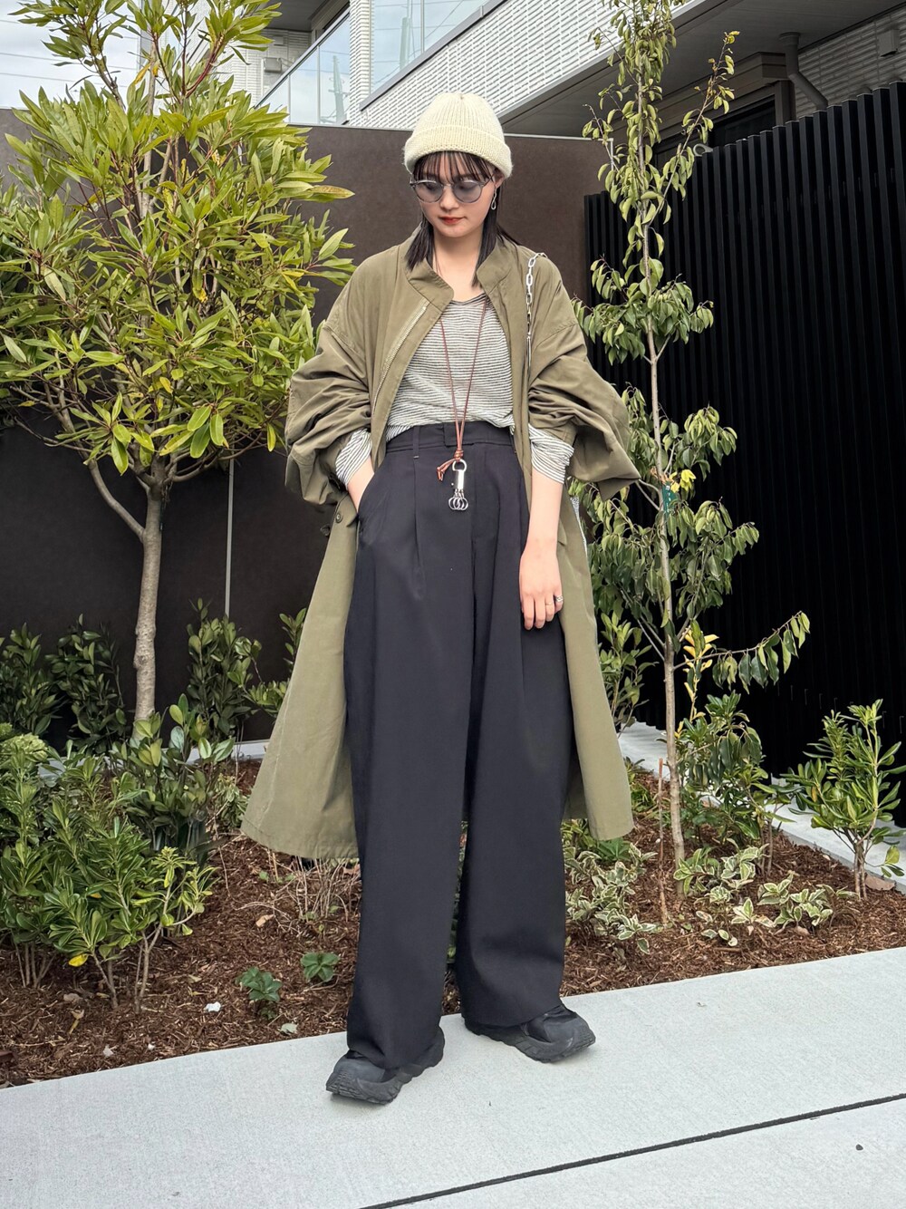 「春コーデ、春アウター、春服みてみて、ビーニー、メガネ女子、ボーダー、レイヤードスタイル、シンプルコーデ、大人カジュアル、休日スタイル、お出かけコーデ、ストリート、スポーツミックス、スニーカー、プチプラ」｜「WHIMSICの【WHIMSIC】マルチファンクションフィールドコート&ファーベスト/マルチアウター/モッズコート/インナーベスト（その他アウター、グリーン系）」を使った、pearn0さん（レディース・160cm）の春コーディネートの1枚目の写真