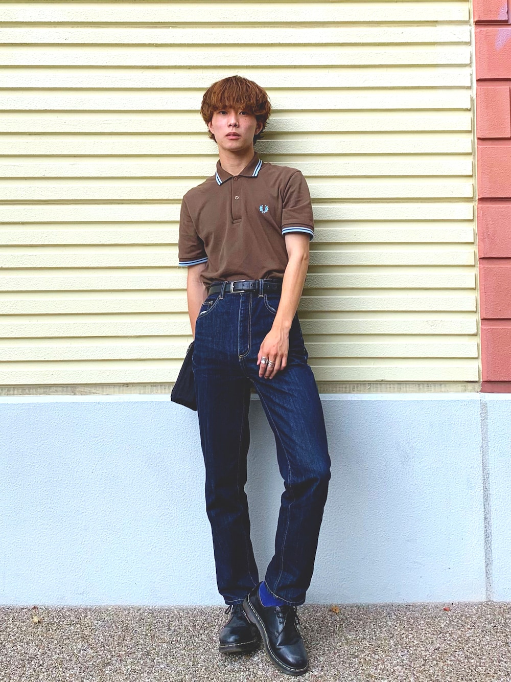 「大人カジュアル、ポロシャツ、シンプル、デニムパンツ、FRED PERRY」｜「FRED PERRYのアイテム（ポロシャツ、ブラウン系）」を使った、tatlabさん（メンズ・170cm）の夏コーディネートの1枚目の写真