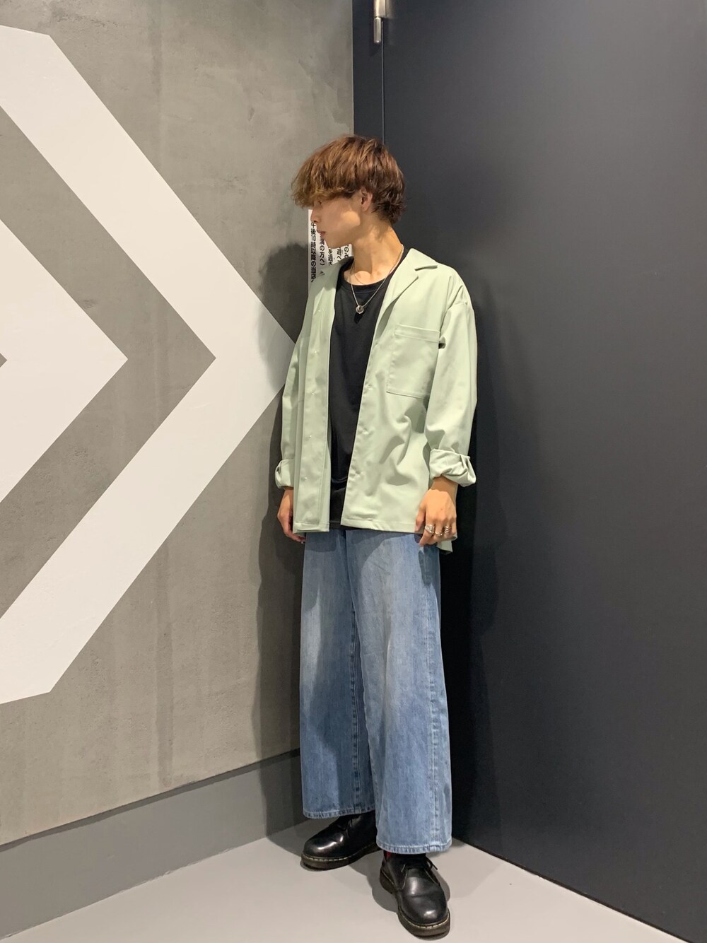 「グリーン、休日スタイル、秋冬コーデ、おしゃれさんと繋がりたい、未来のWEARISTAプロジェクト」｜「Dr. Martensのアイテム（パンプス、ブラック系）」を使った、tatlabさん（メンズ・170cm）の冬コーディネートの1枚目の写真