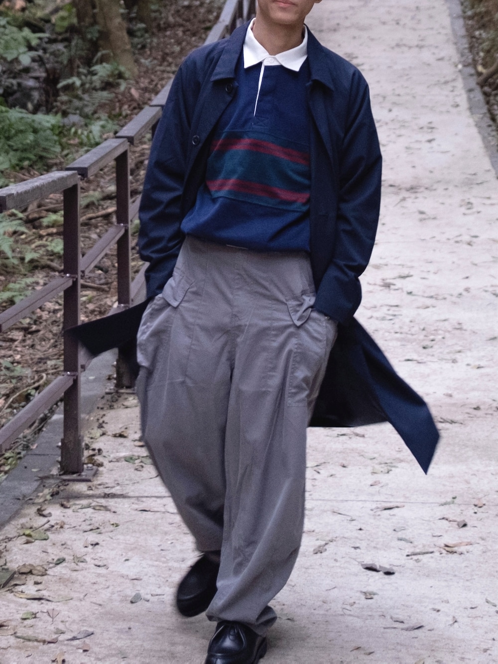 「KLEMAN、Padror、ootd、Evistub、UNIQLO、JWANDERSON、JW Anderson x UNIQLO、SENSEOFPLACE、coat、Balmacaan」｜「SENSE OF PLACE by URBAN RESEARCHのCARREMANステンカラーコート（ステンカラーコート、ブルー系）」を使った、aaron0214さん（メンズ・170cm）の春コーディネートの1枚目の写真