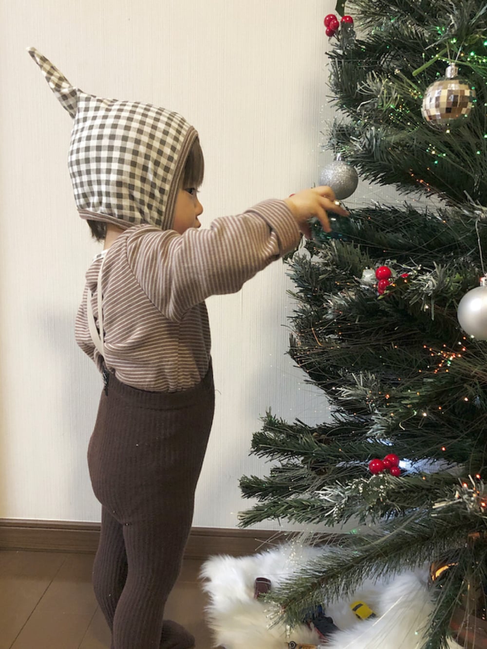 「秋冬コーデ、クリスマス、男の子、男の子コーデ、おしゃれさんと繋がりたい、クリスマスコーデ、１歳８ヶ月、韓国子供服、韓国ファッション」｜「韓国ベビー服のアイテム（ママ＆ベビー、ブラウン系）」を使った、chulipo2さん（キッズ・90cm）の冬コーディネートの1枚目の写真