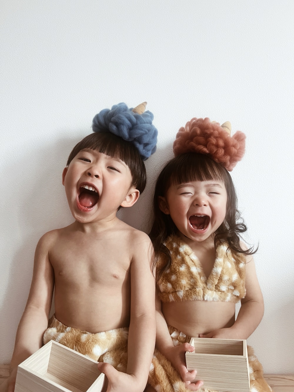 「休日スタイル、行事、キッズコーデ、節分、2歳、3歳、年子兄妹、女の子、おとこのこ、おしゃれさんと繋がりたい」｜「Handmadeのアイテム（ママ＆ベビー、ベージュ系）」を使った、chulipo2さん（キッズ・90cm）の冬コーディネートの1枚目の写真